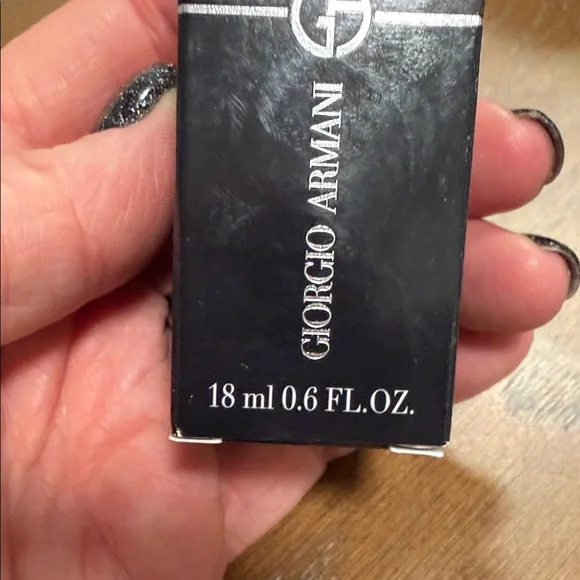 Giorgio Armani Luminous Silk Foundation - Perfect Glow - Picture 3 of 4